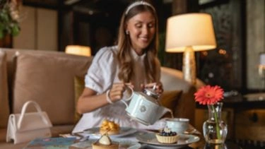 Dessert service at the Water Garden, St Regis Cairo