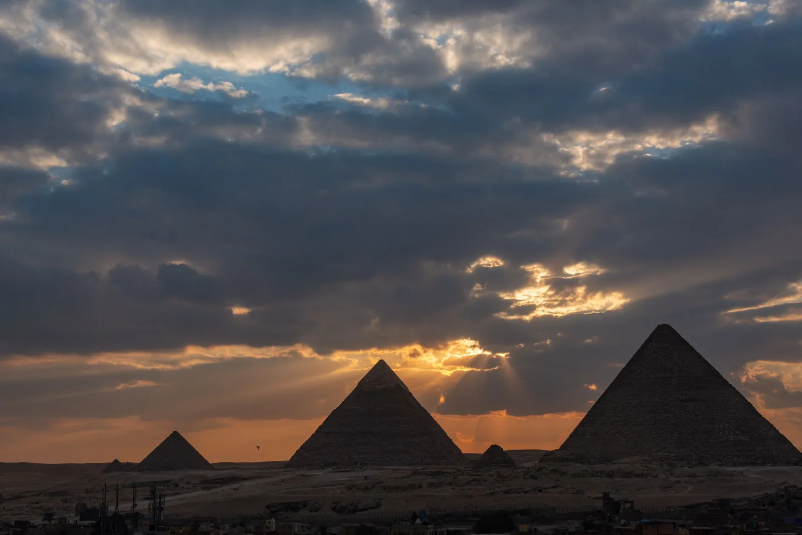 cairo honeymoon packages: Giza Pyramids of the kind a cairo hotel with pyramid view looks out on