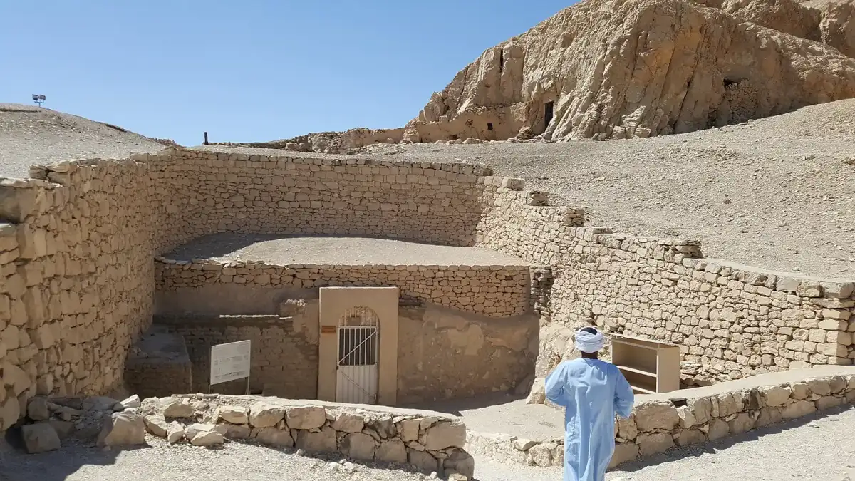 Aswan: Tombs of the Nobles and Elephantine Island