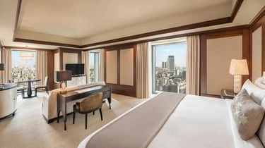 King guest room with a work desk at St Regis Hotel Cairo