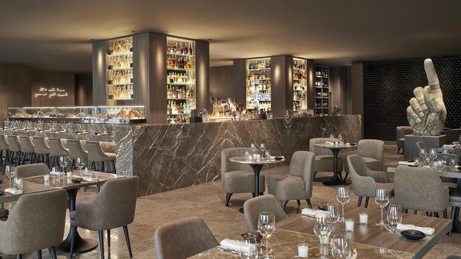 Lobby bar and lounge at Four Seasons Nile Plaza Cairo