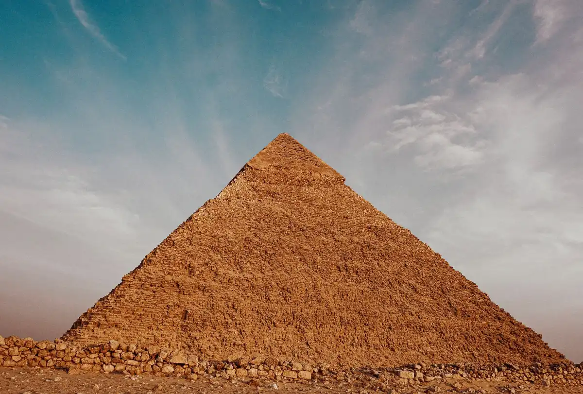 Great Sphinx and the Great Pyramid of Giza welcoming egypt tours family