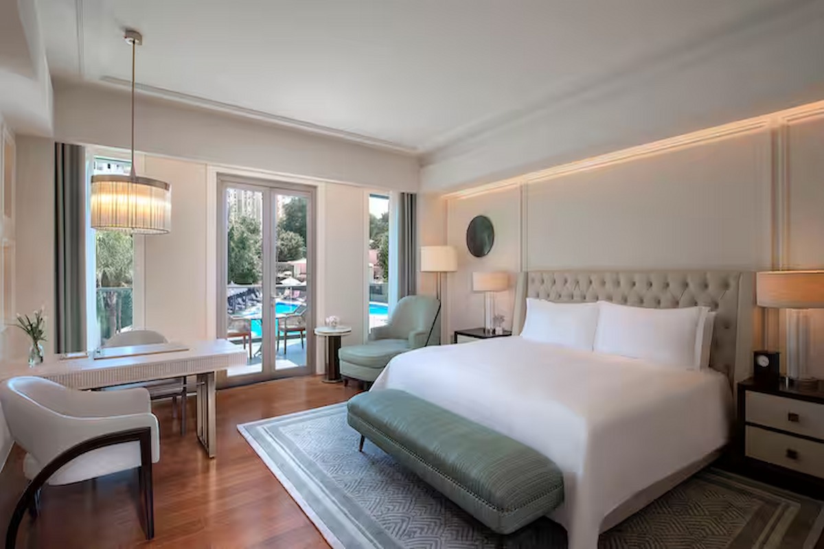 King Rosetta Club Room with Pool View image 1