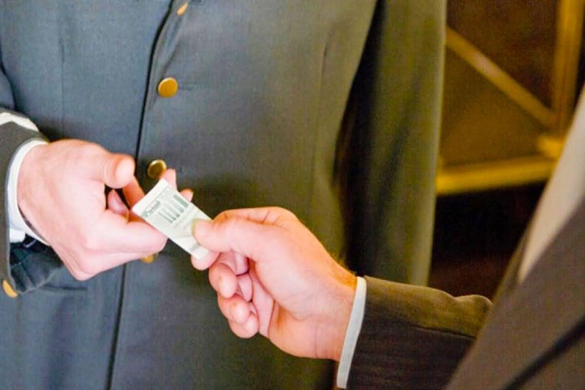 The Essential Guide to Tipping in Egypt for Luxury Travelers