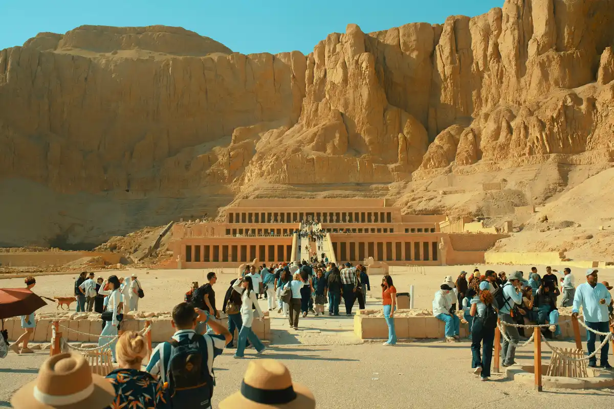 Desert sand at Temple of Hatshepsut in Luxor