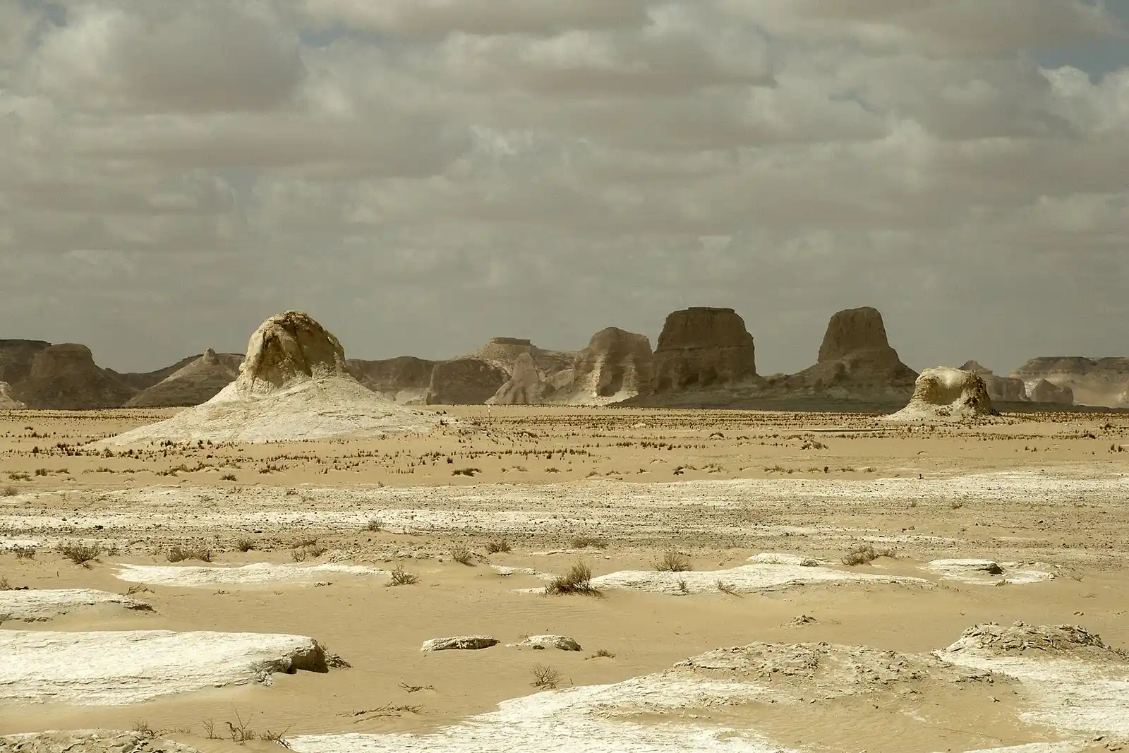 Chalk rock formations in the White Desert, Egypt
